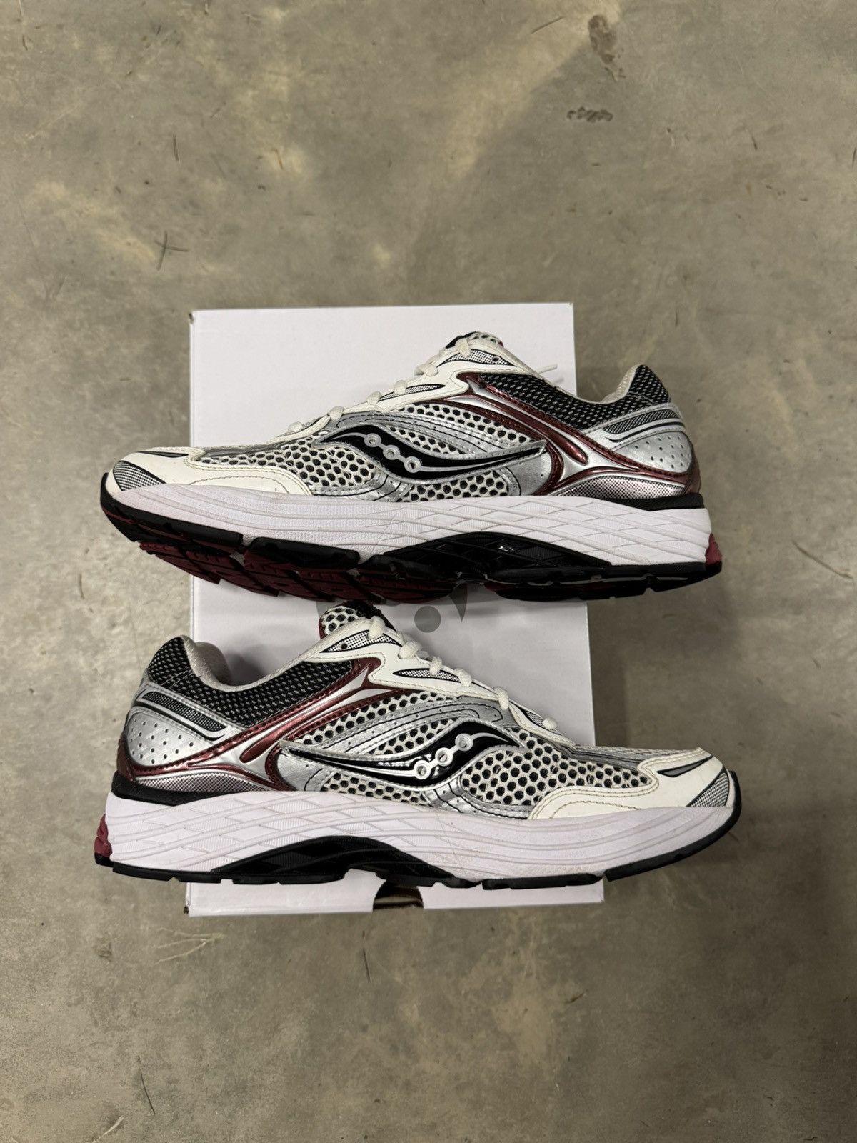 Saucony Saucony Progrid Omni 9 White Grey Red Size 10.5 Size US 10.5 / EU 43-44 - 3 Thumbnail