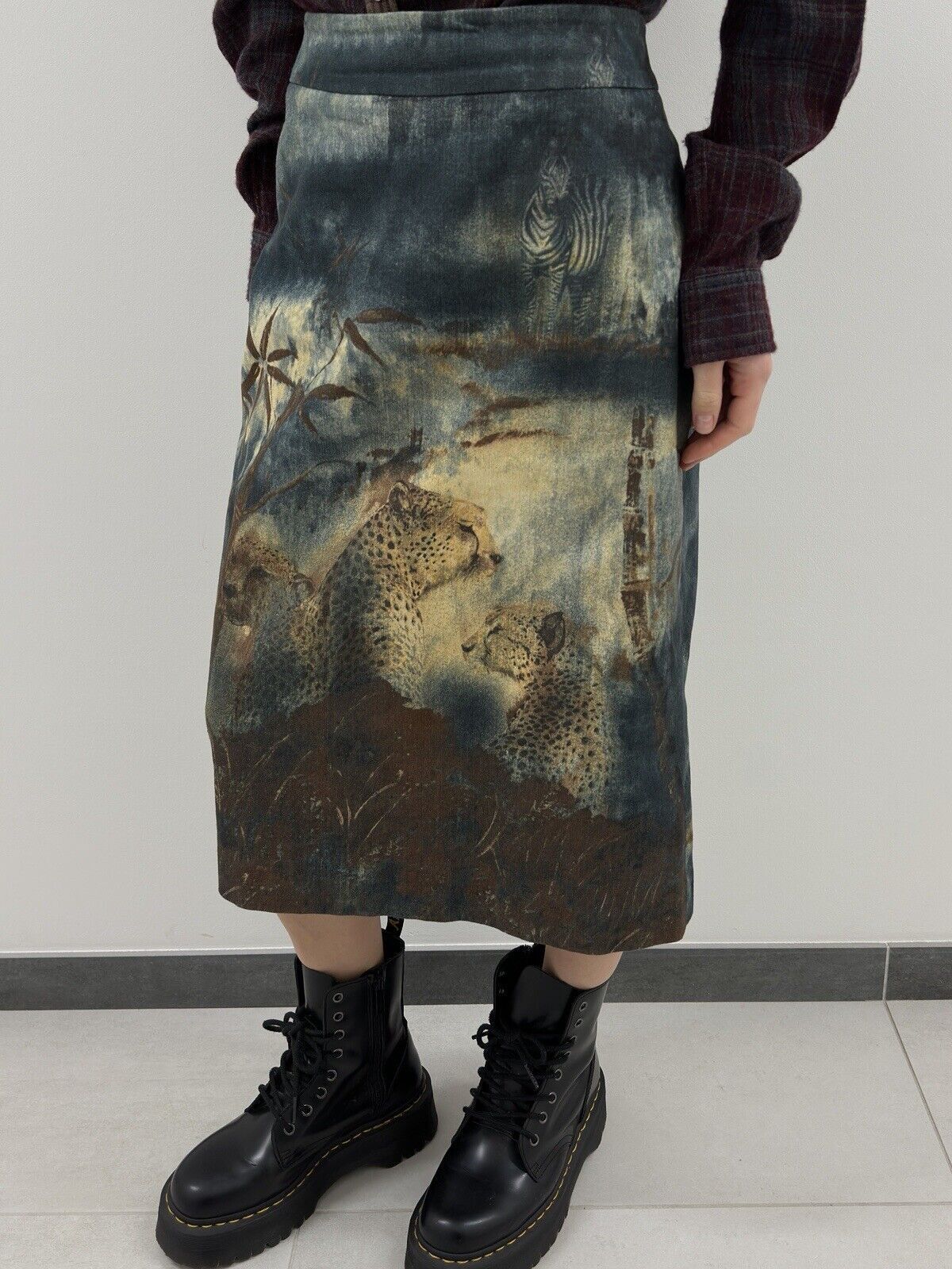 Vintage Olsen Y2K midi skirt animal print leopard vintage 2000’s Size 30" / US 8 / IT 44 - 2 Thumbnail