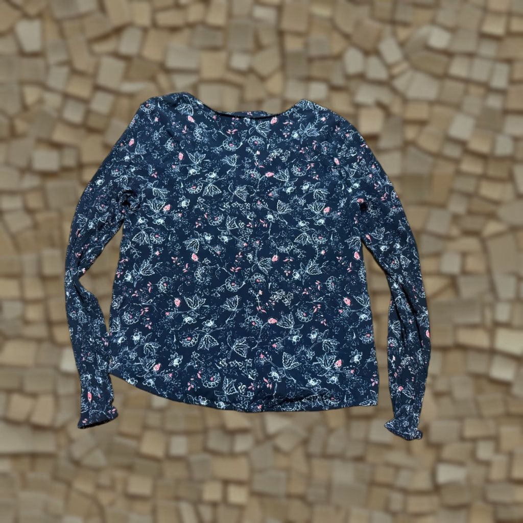 Eddie Bauer Eddie Bauer Shirt Women's Medium Blue Floral Long Sleeve V-neck Cotton Size M / US 6-8 / IT 42-44 - 1 Thumbnail