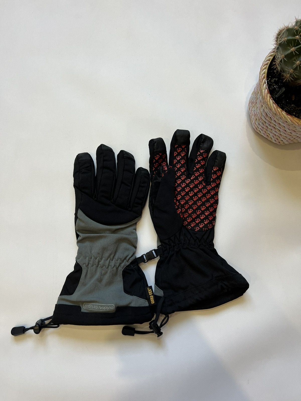 Vintage Vintage Outdoor Design Gore Tex Gloves Size ONE SIZE - 1 Thumbnail