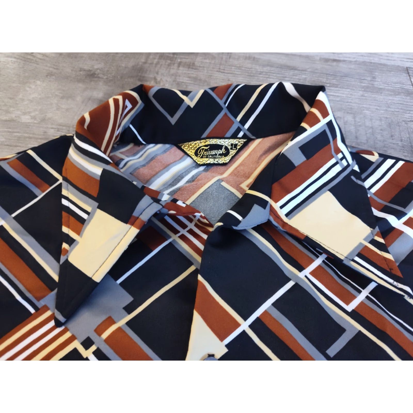 Vintage VINTAGE Triumph of California Disco Shirt L Geometric Cat Eye Buttons EUC Mens Shirt Size US L / EU 52-54 / 3 - 5 Thumbnail