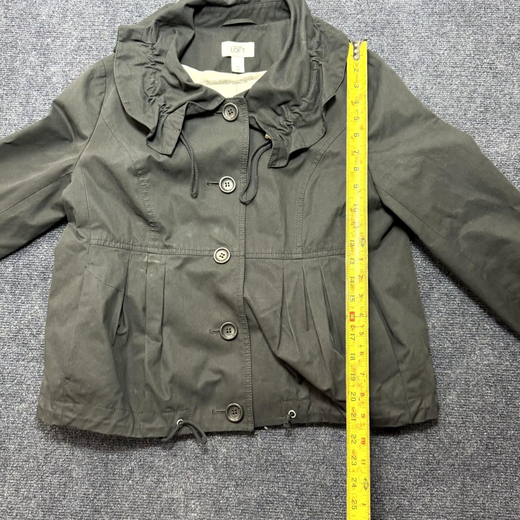 Ann Taylor VINTAGE? No. The title should be: Ann Taylor Loft Jacket Womens Medium Black Cotton Ruffle Collar Button Front Size M / US 6-8 / IT 42-44 - 6 Thumbnail