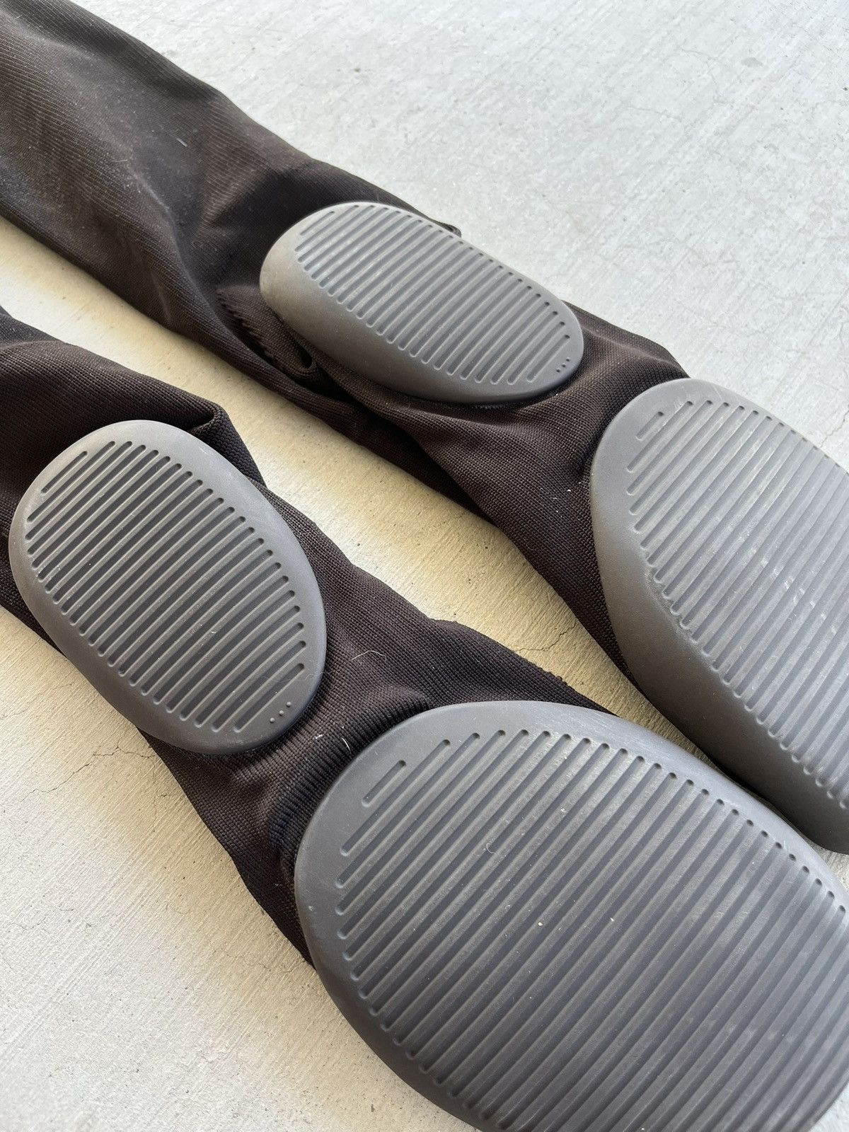 Yeezy YEEZY YZY PODS Black Size US 12 / EU 45 - 7 Thumbnail