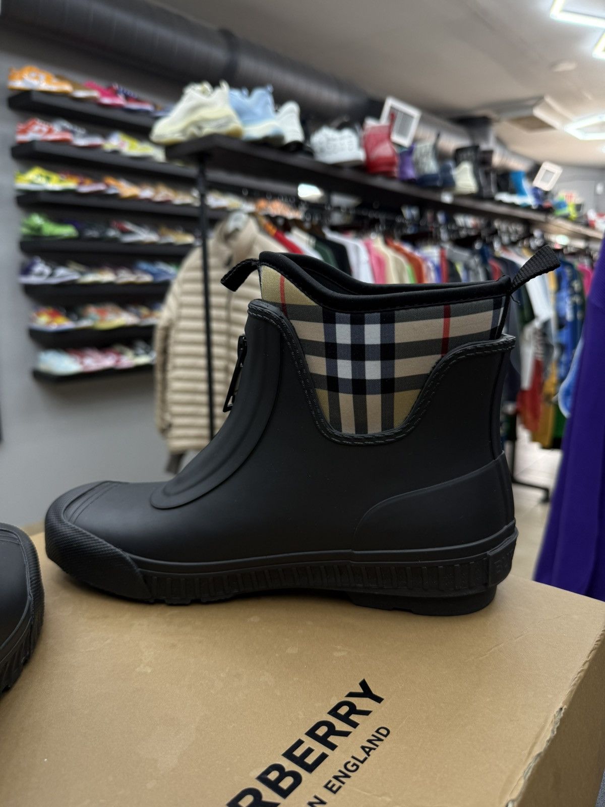 Burberry Burberry Flinton Check Rain Boots Booties Size 39 / 9 US Size US 9 / IT 39 - 15 Thumbnail