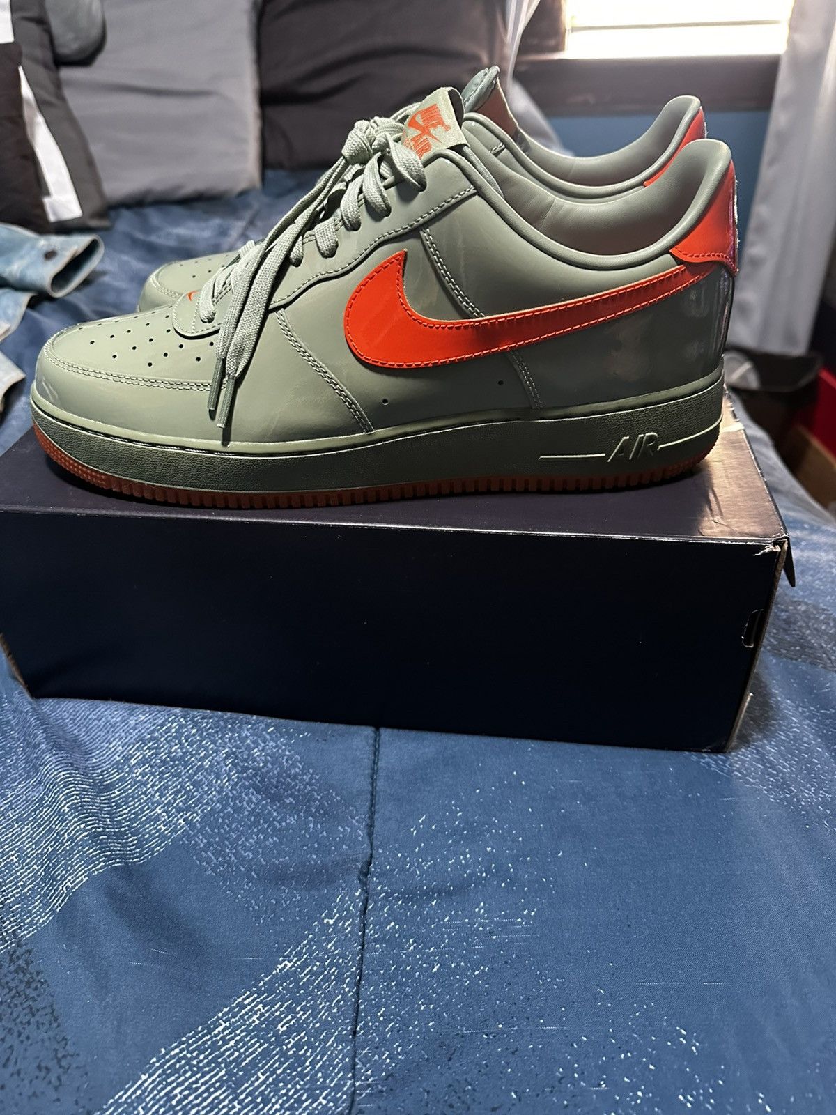 Nike NIKE AIR FORCE 1 OIL GREEN SAFETY Size US 12.5 / EU 45-46 - 2 Thumbnail