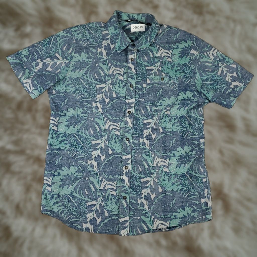 TravisMathew Travis Mathew Shirt Mens Large Blue Reverse Print Button Up Short Sleeve Size US L / EU 52-54 / 3 - 1 Thumbnail