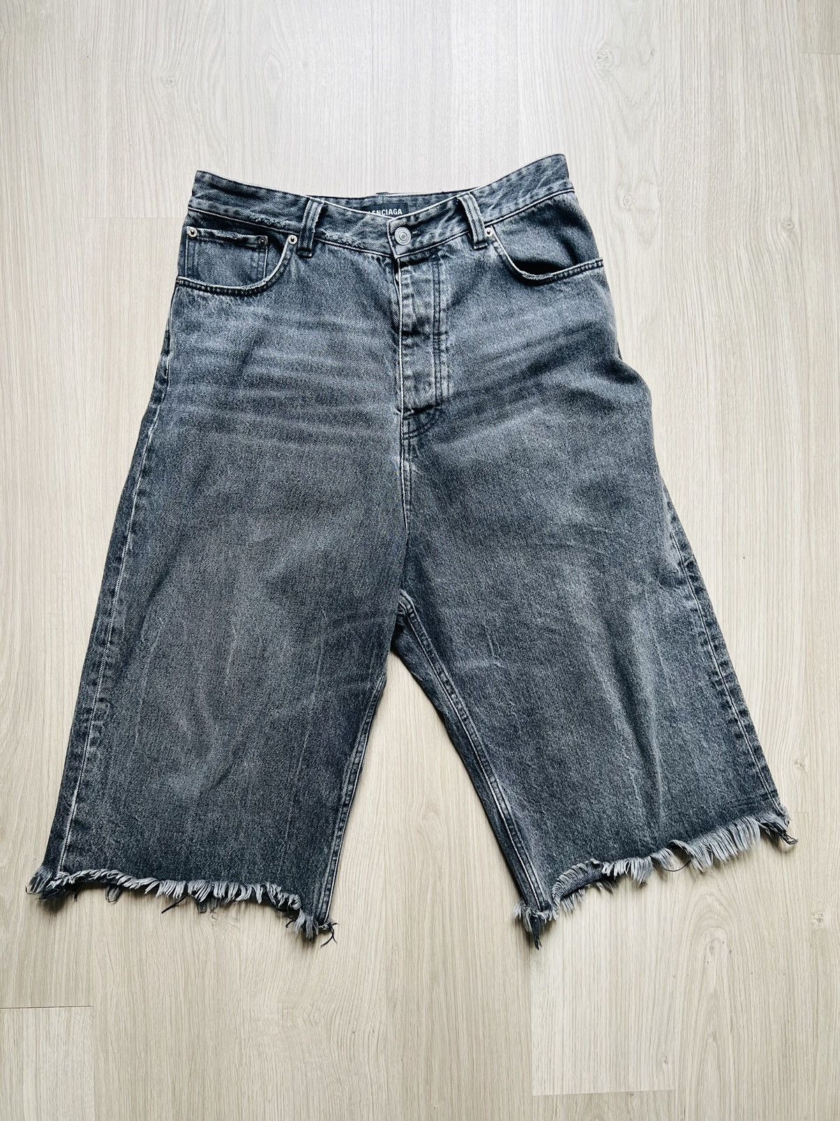 Balenciaga Balenciaga grey wide shorts with worn effect SIZE S Size US 31 - 1 Thumbnail