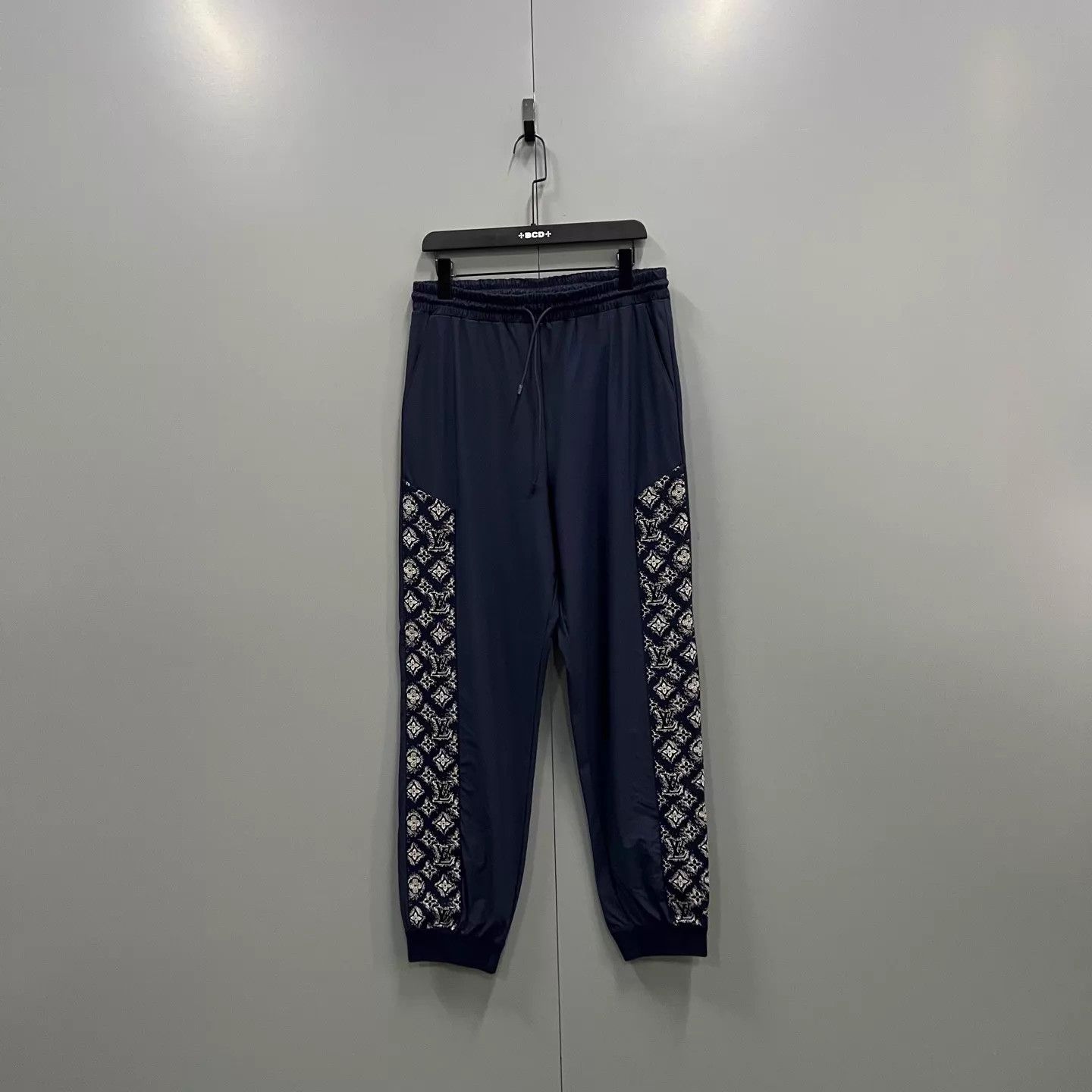 Louis Vuitton LV blocked Monogram elastic waist sweatpants 95N 2 Size 26" / US 2 / IT 38 - 1 Thumbnail