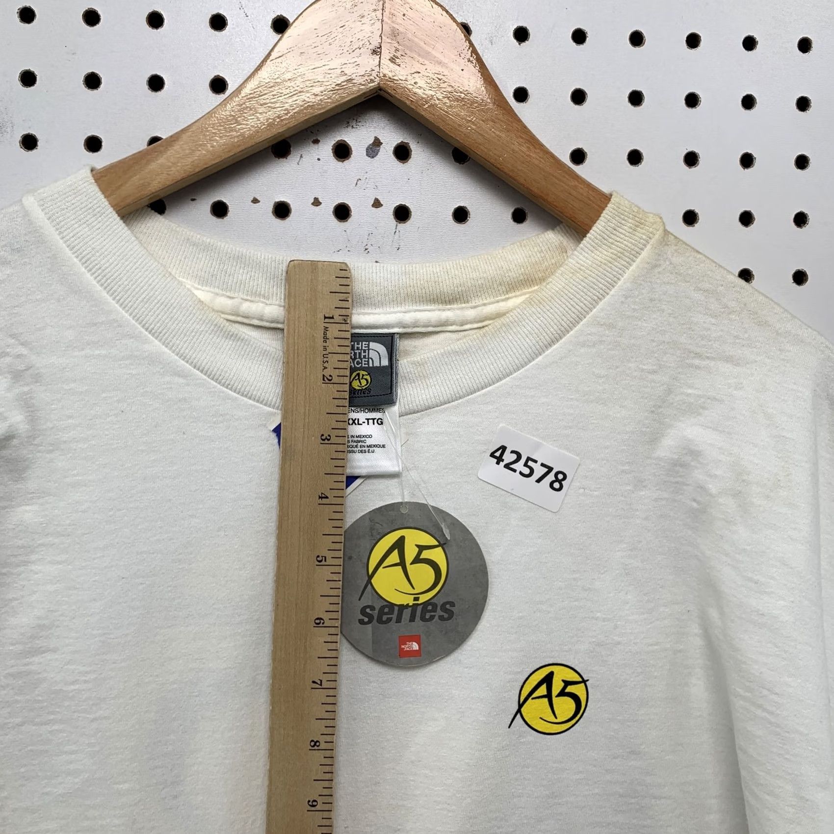 The North Face VINTAGE North Face A5 Mens Shirt White XXL Short Sleeve Outdoor NWT Size US XXL / EU 58 / 5 - 6 Thumbnail