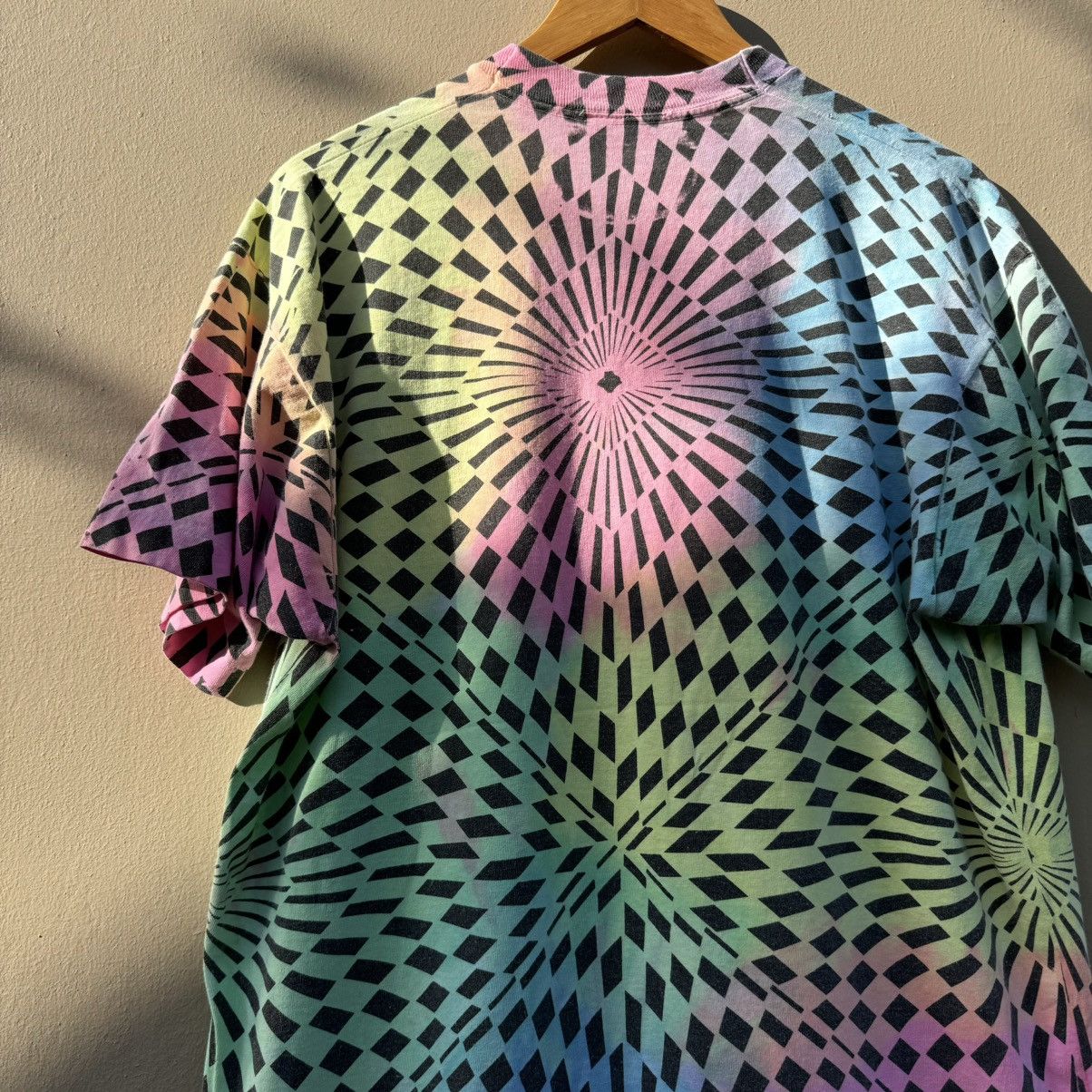 Vintage Vintage psychedelic 90s very rare tie dye tee Size US XL / EU 56 / 4 - 8 Thumbnail