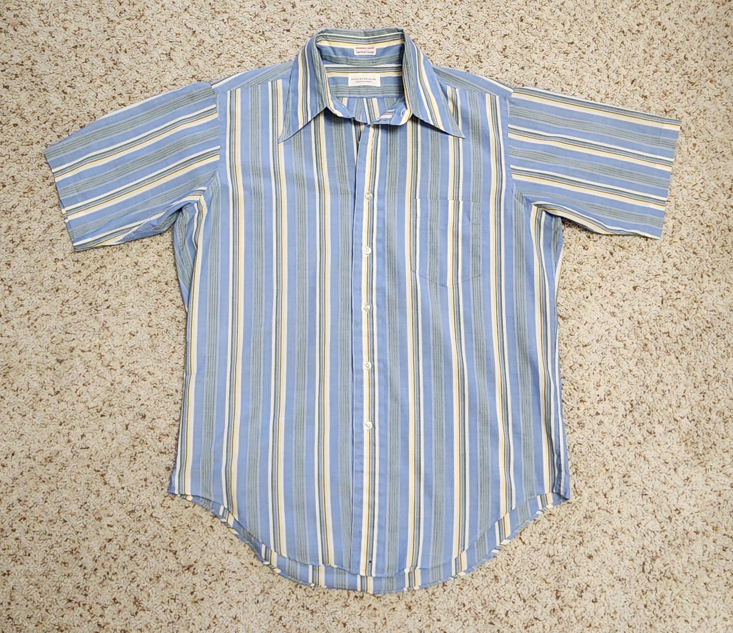 Vintage men's 1970s shirt L short sleeve stripe button front Size US L / EU 52-54 / 3 - 7 Thumbnail