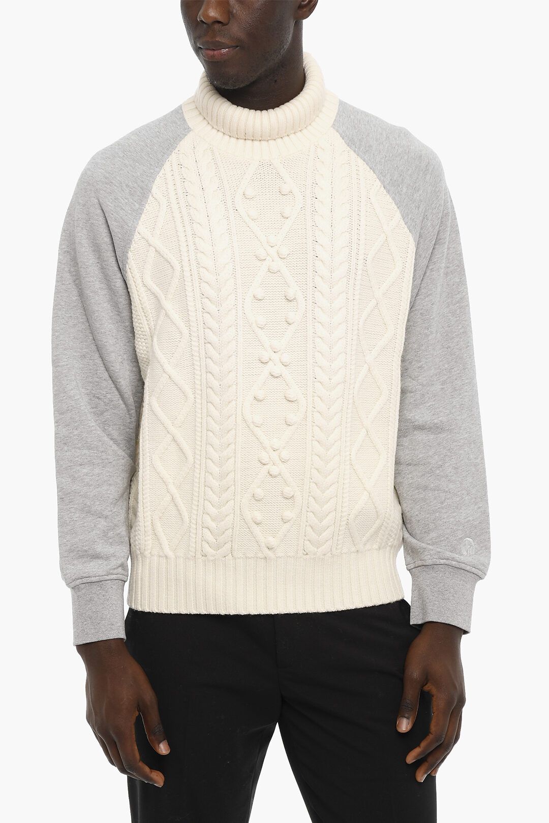og1mm0823 Turtleneck Sweater in White Gray