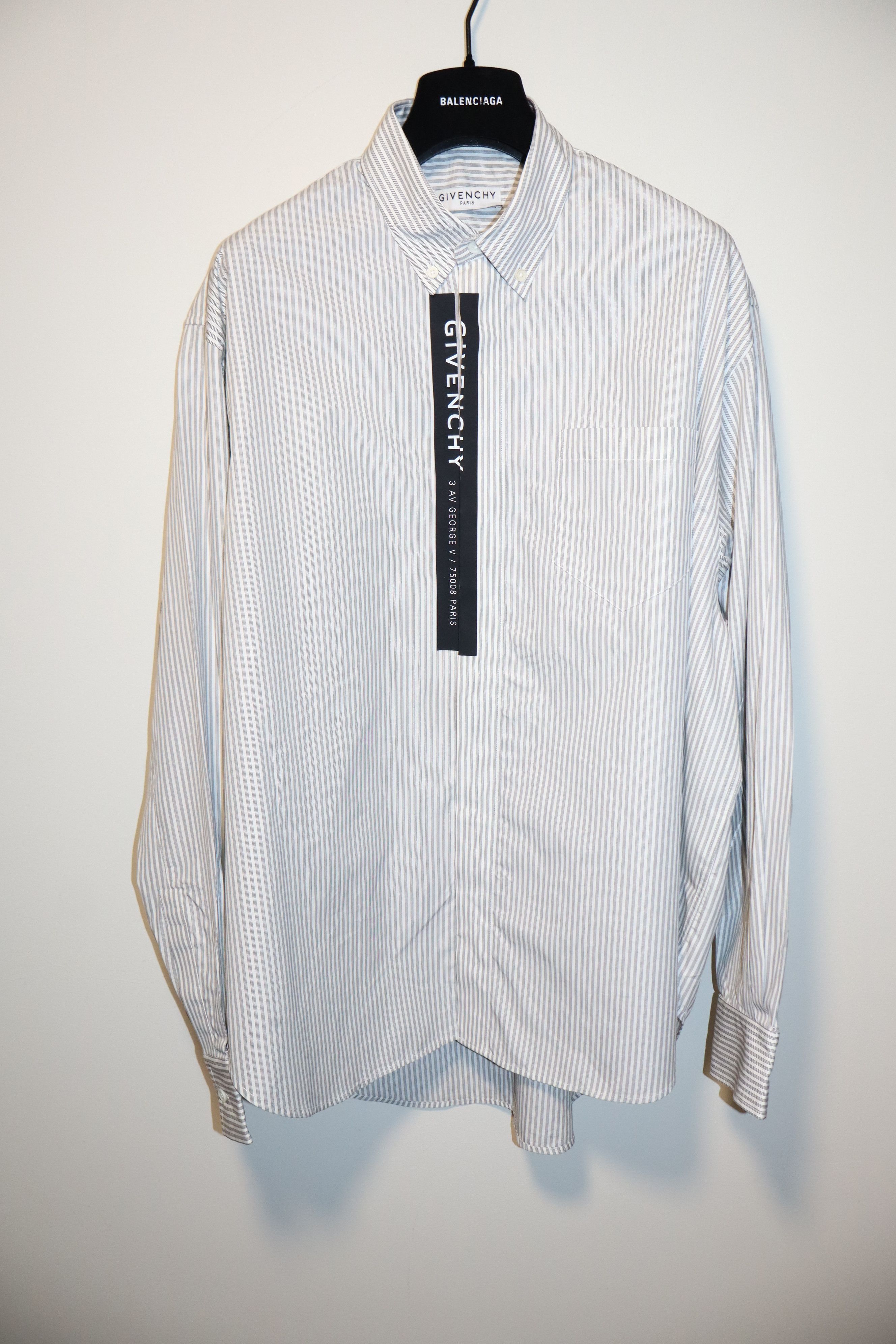 Givenchy Logo tape oversized shirt Size US L / EU 52-54 / 3 - 1 Thumbnail