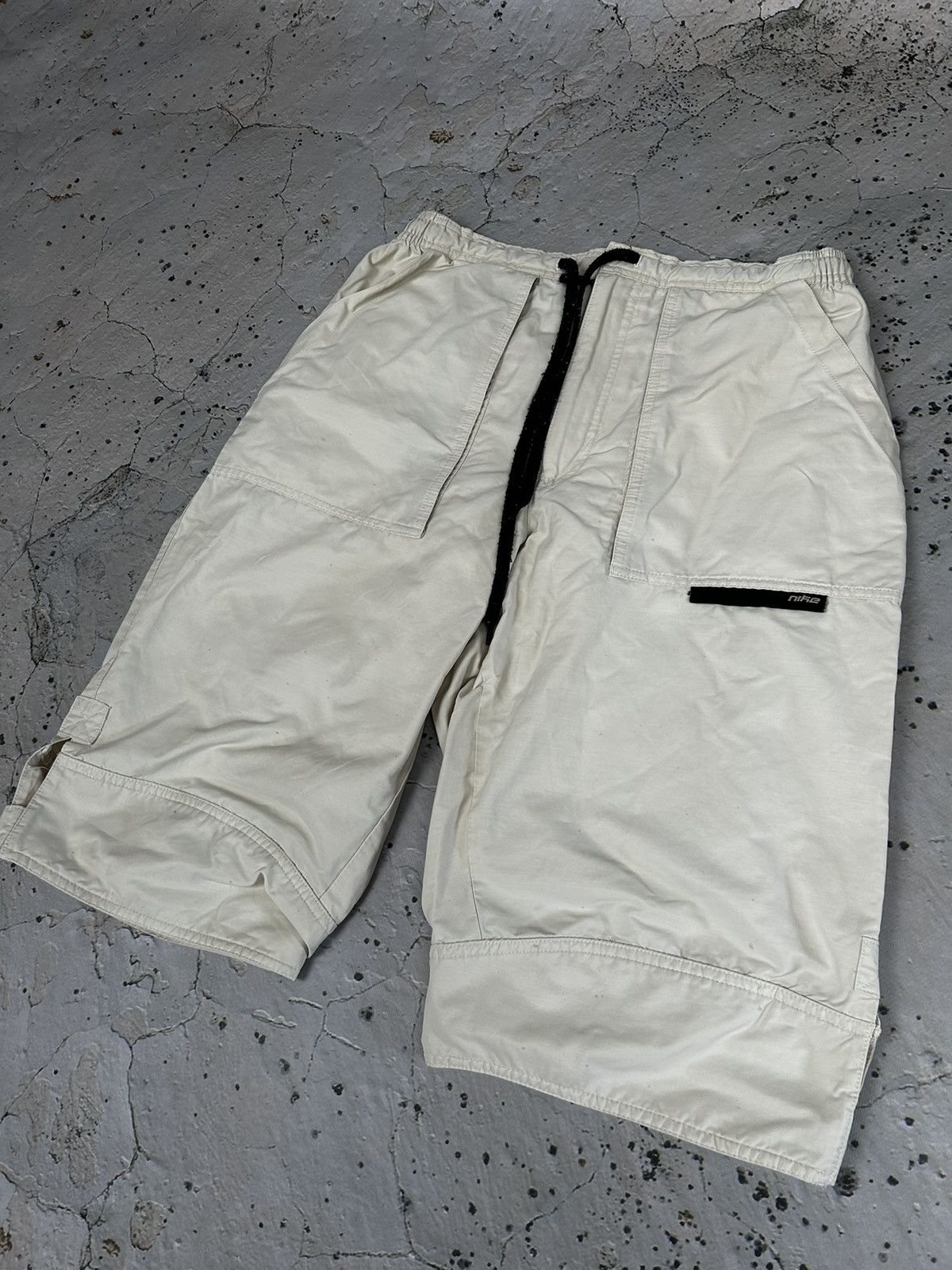 Nike Vintage Nike Y2K 00s Nylon Shorts Rap Streetwear Hype Size US 32 / EU 48 - 2 Thumbnail
