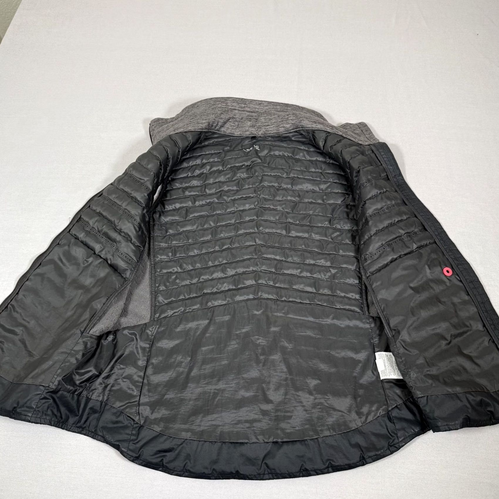 Nike Nike Aeroloft Vest Women Large Black Lightweight Insulated Running Puffer Zip Up Sleeveless Full Zip Pockets Jacket Activewear Size L / US 10 / IT 46 - 6 Thumbnail