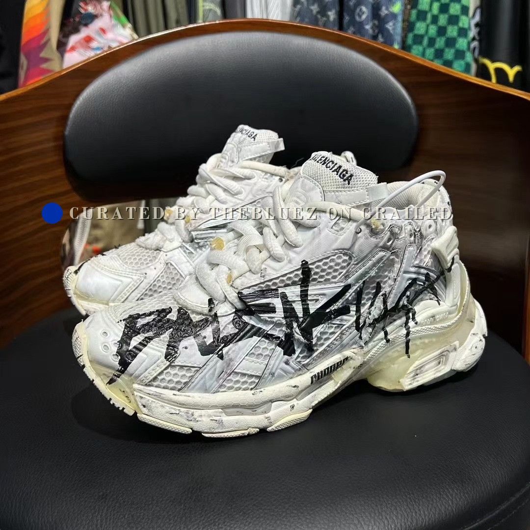 Balenciaga Balenciaga Runner Graffiti Distressed Size US 5 / IT 35 - 1 Thumbnail