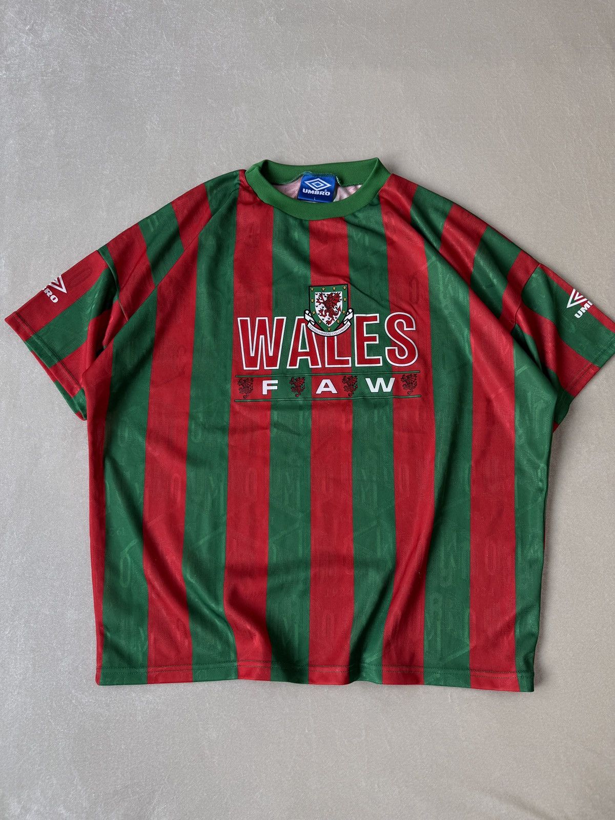 Umbro Vintage Umbro Wales FAW 90s Rare Sample Training Shirt Size US L / EU 52-54 / 3 - 1 Thumbnail