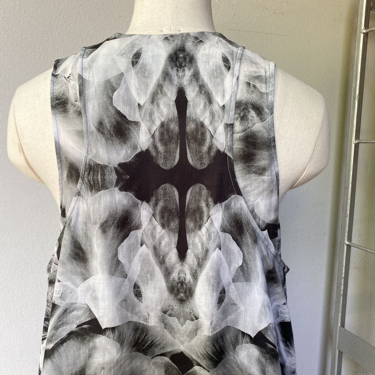 Alexander McQueen ALEXANDER MQUEEN Black & White Abstract Sleeveless Dress Size XS / US 0-2 / IT 36-38 - 16 Thumbnail