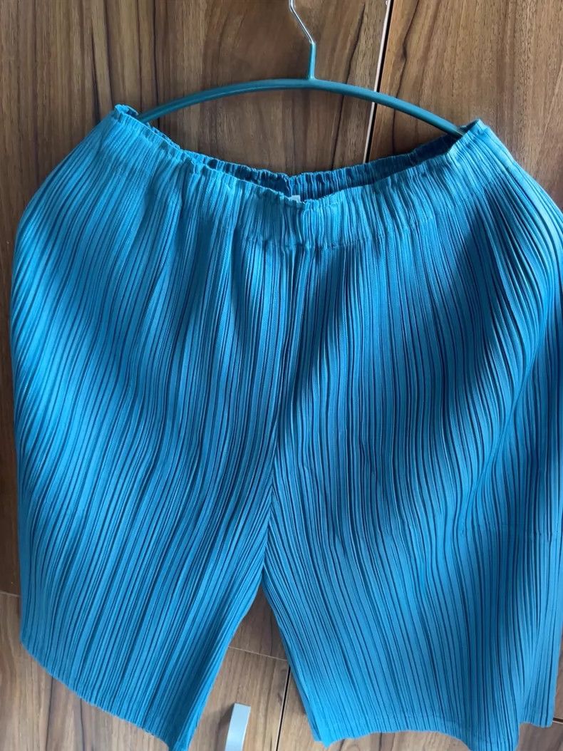 Issey Miyake Issey Miyake size:3 Blue pleated shorts Size 42" / US 20 - 1 Thumbnail