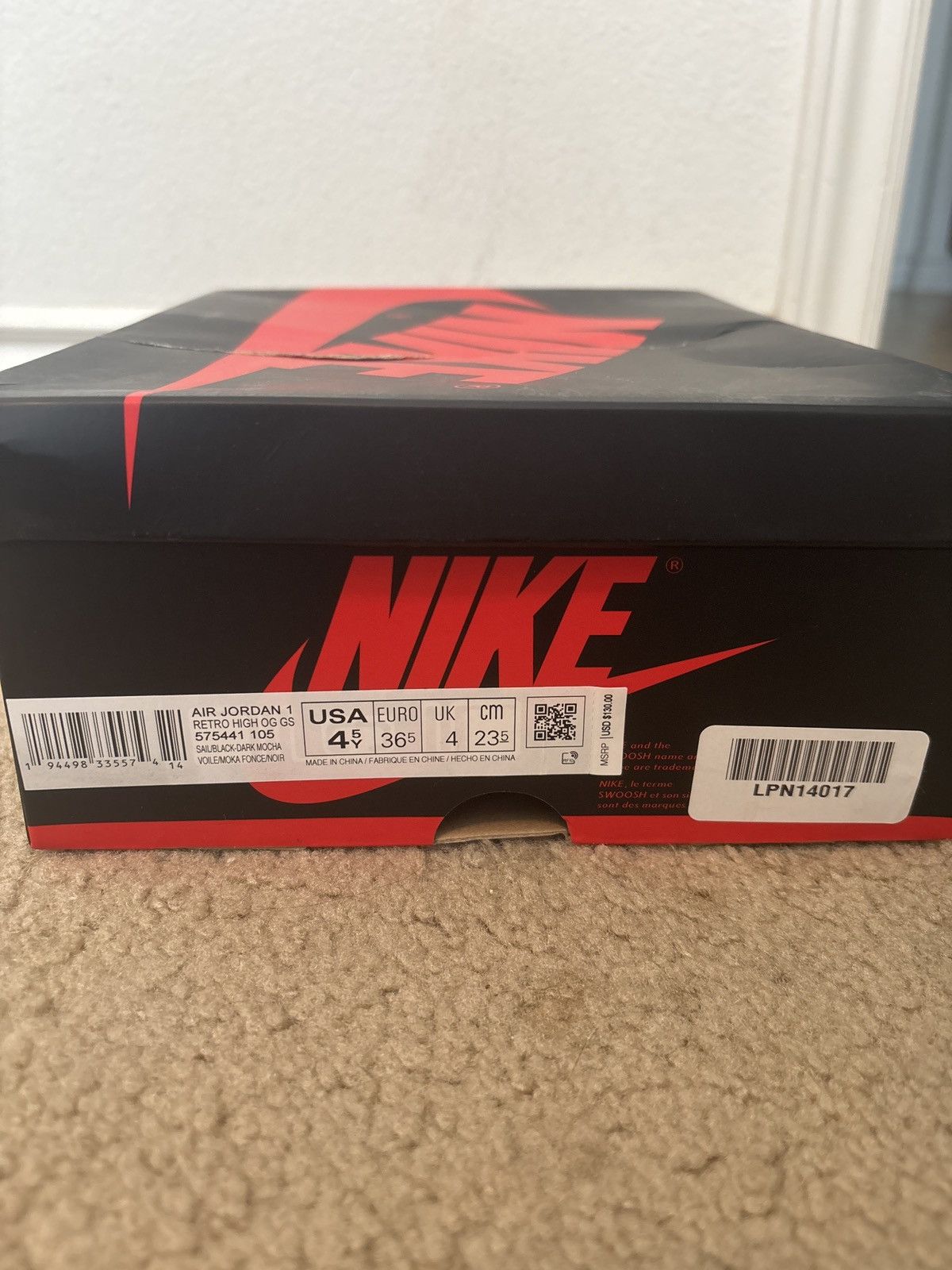 Jordan Brand Air Jordan 1 Retro High OG GS “Dark Mocha” Size US 6 / IT 36 - 10 Thumbnail