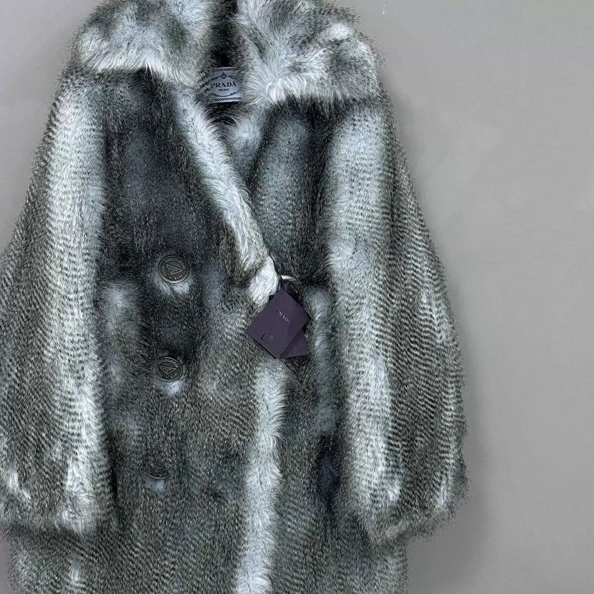 Prada PRADA Runway Silver Coin Button Fur Coat Size 38 Size XS / US 0-2 / IT 36-38 - 2 Thumbnail