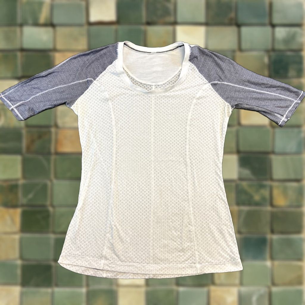 Lululemon Lululemon Puri Tee Short Sleeve Stripe Inkwell White Navy EUC Sheer Multicolor Women's Shirt Size 6 Activewear Bleach 6 Size 28" / US 6 / IT 42 - 1 Thumbnail