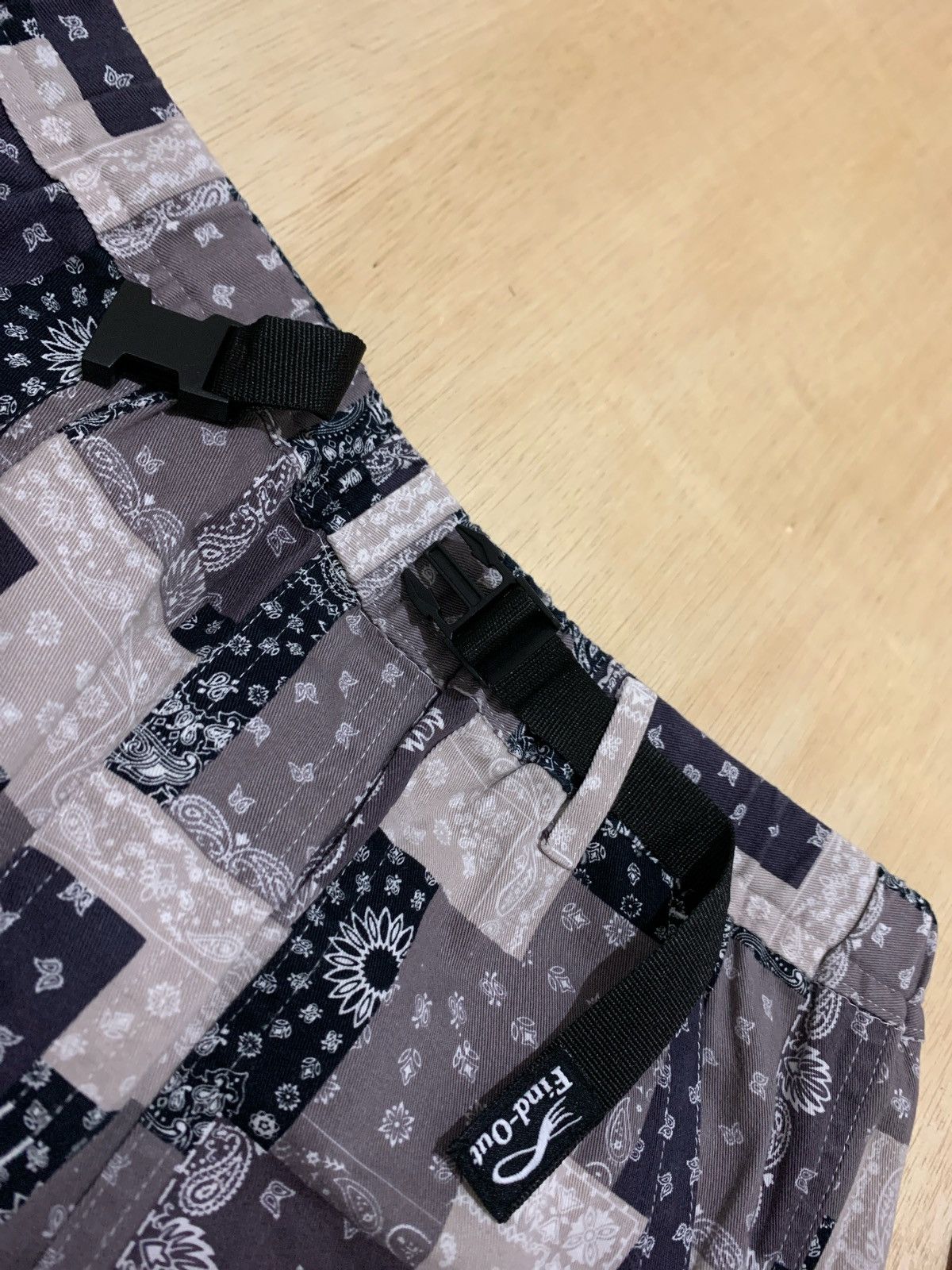 20471120 × Japanese Brand Bandana Find-Out Short pants Size US 33 - 7 Thumbnail