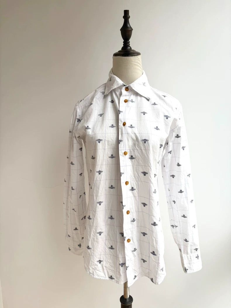 Vivienne Westwood Saturn is full on the shirt