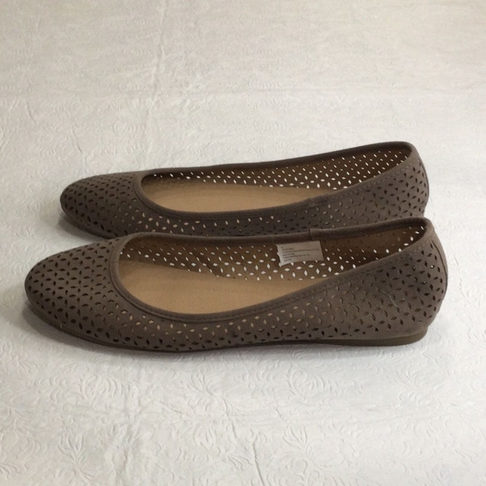 Other Universal Thread Boho Eyelet Cut Out Tan Flats Size 10 Size US 10 / IT 40 - 9 Thumbnail