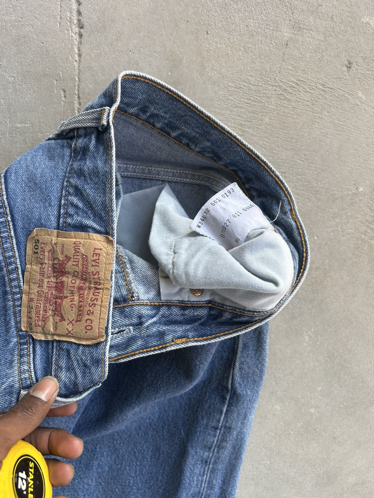 Levi's × Vintage Vintage 90s Levi’s 501 Medium Wash Distressed Jeans Size US 30 / EU 46 - 4 Thumbnail