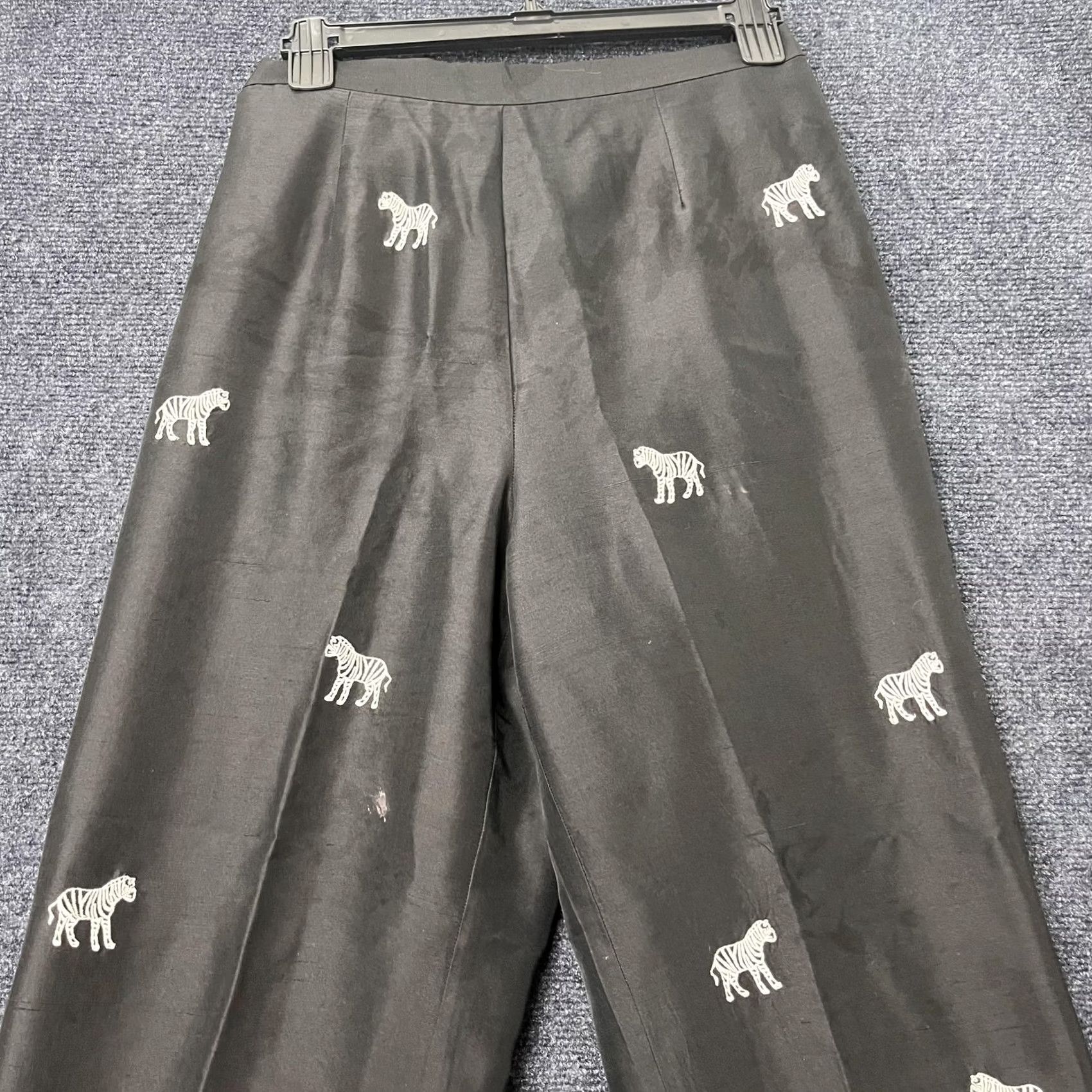 Vintage Vintage Pants Women 8 Black Silk Embroidered Zebra Animal Print Wide-Leg Relaxed Dress Pants Men/Women? Size 30" / US 8 / IT 44 - 2 Thumbnail