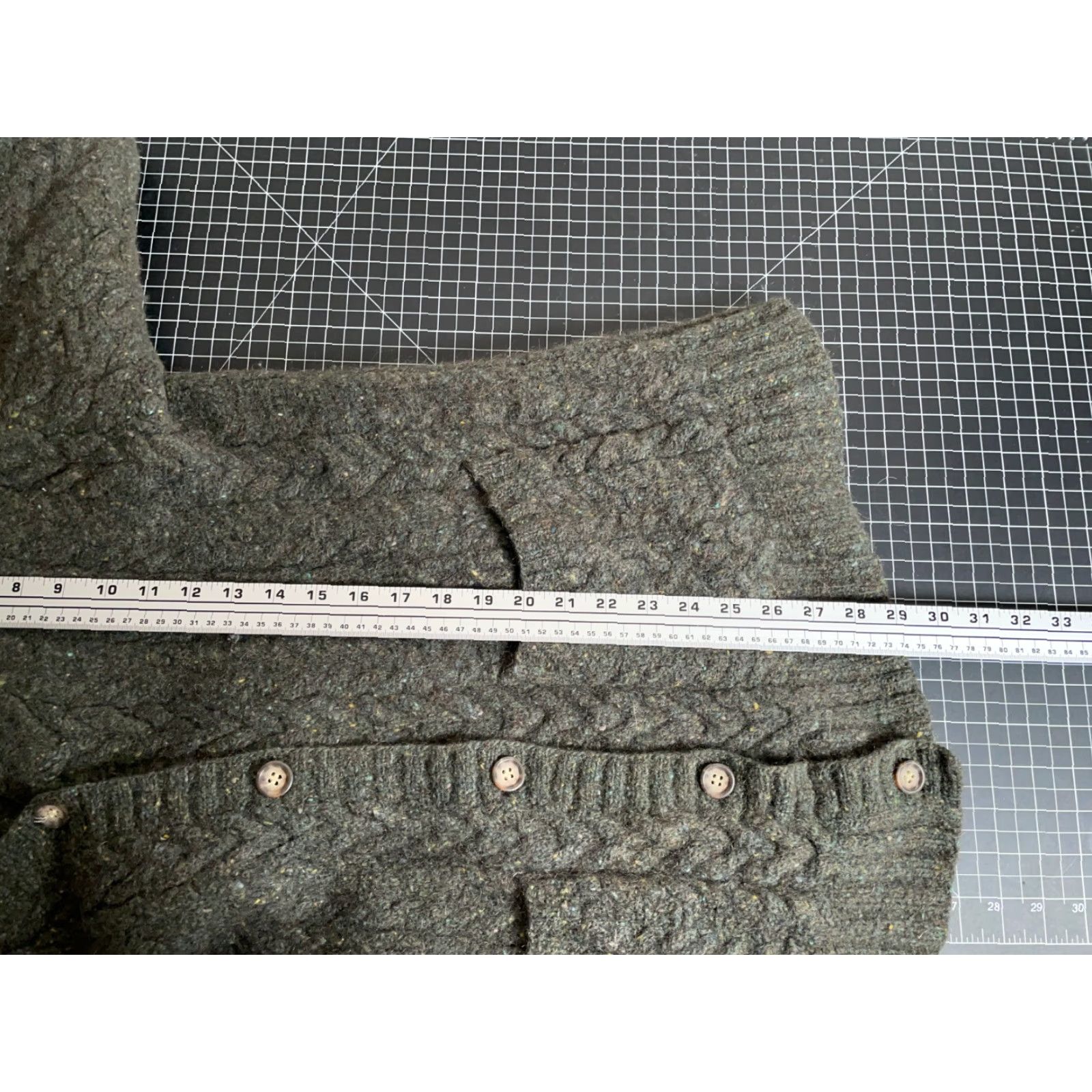 Jones New York VINTAGE Jones New York Cardigan Sweater Women Large Olive Green Wool Mohair Elongated Cable Knit V-Neck Button Front 90s Preppy Heavyweight Casual Size L / US 10 / IT 46 - 6 Thumbnail