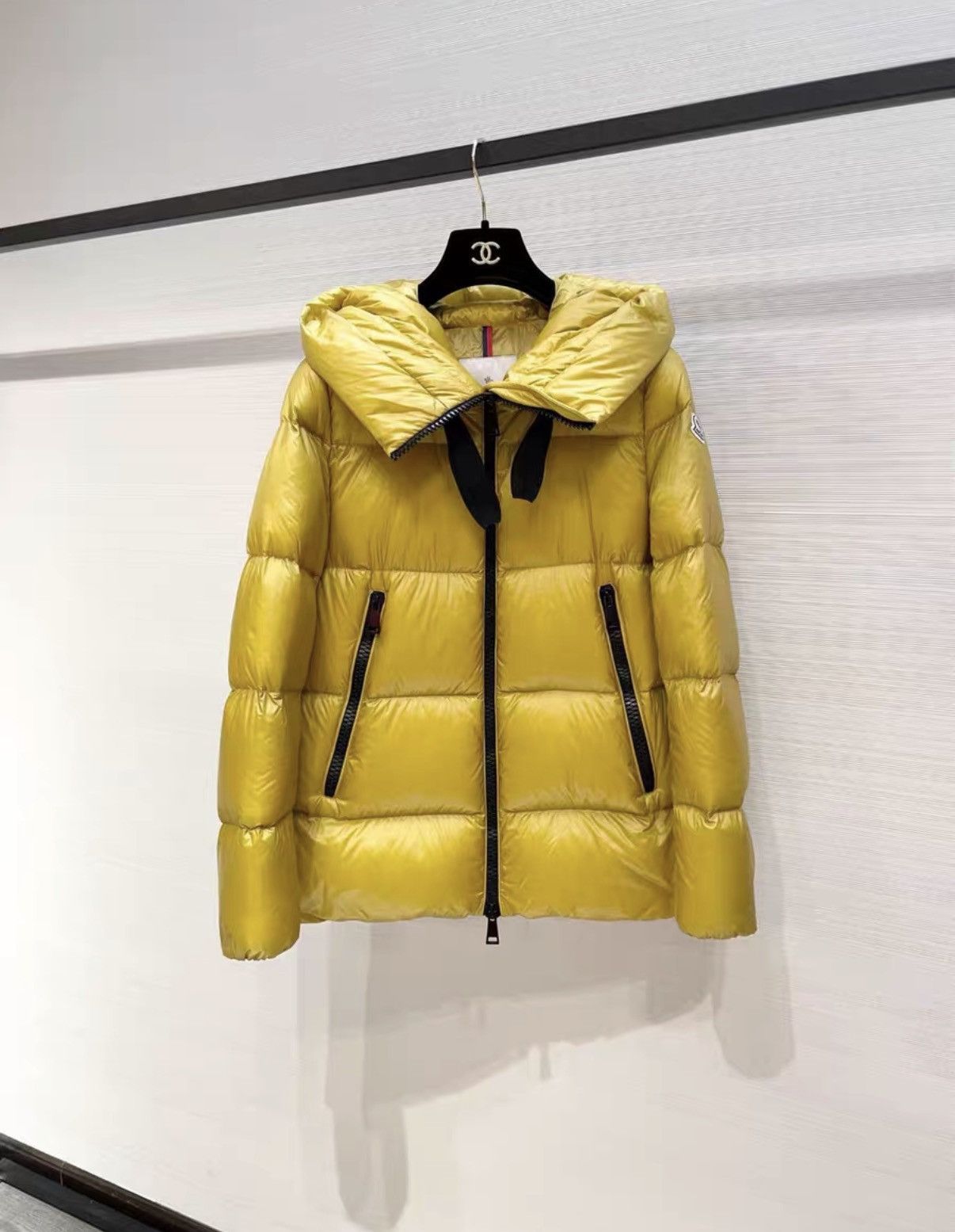 Moncler Moncler Classic Ginger Yellow Hooded Down Coat J33 Size XS / US 0-2 / IT 36-38 - 1 Thumbnail