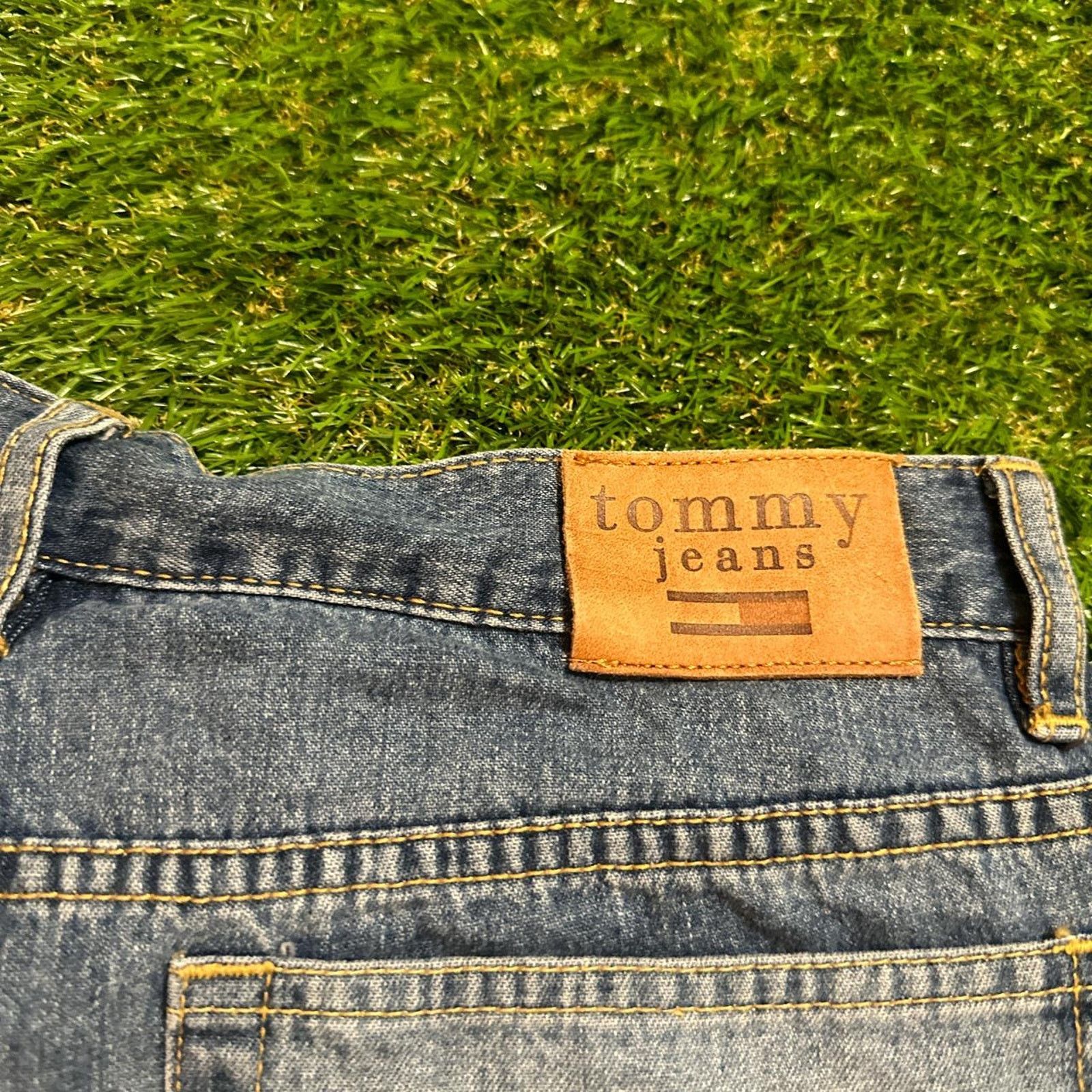 Tommy Hilfiger Tommy Jeans Distressed Denim Shorts Size 32" / US 10 / IT 46 - 6 Thumbnail
