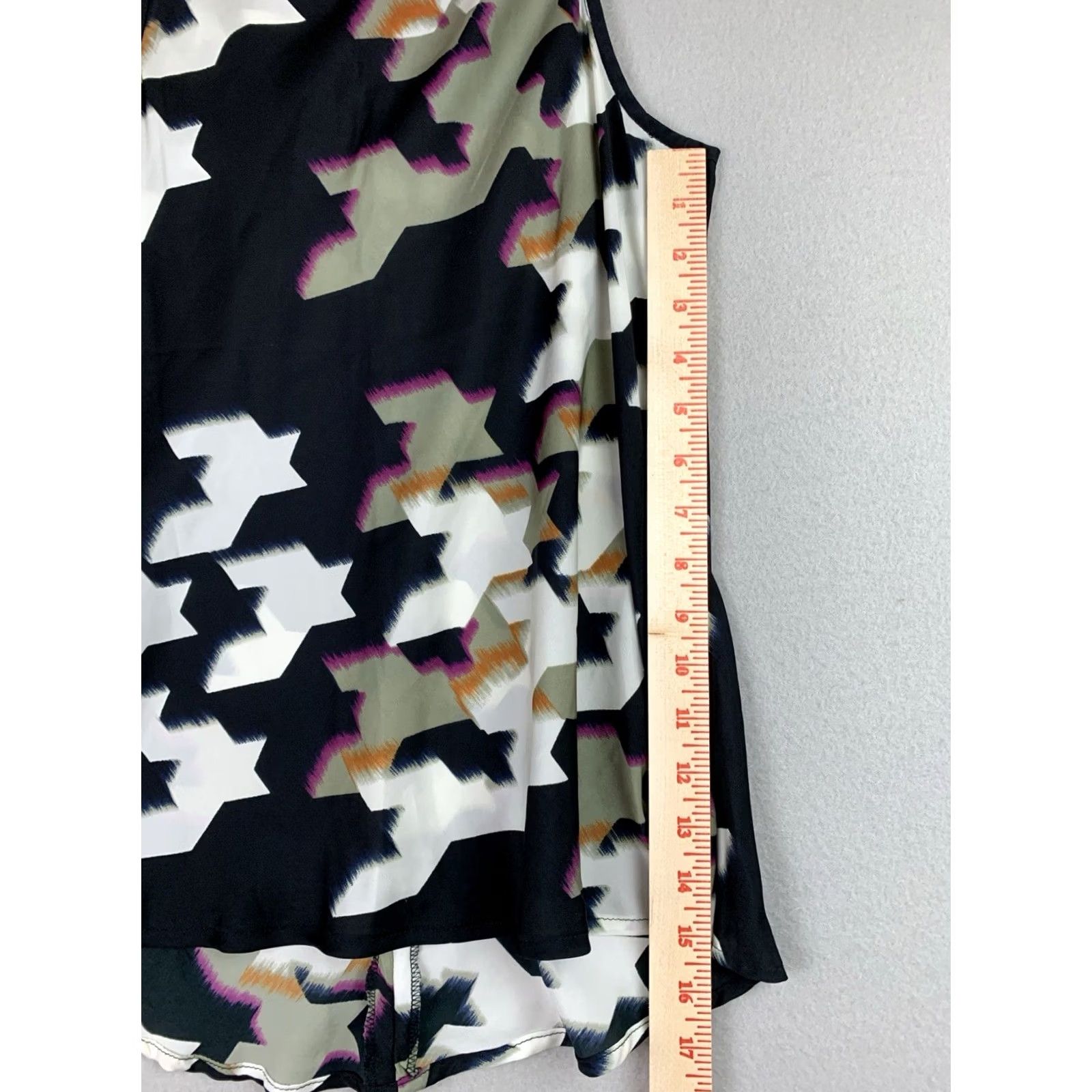Trina Turk TRINA TURK Top Womens Small Multicolor Geometric Hi-Lo Keyhole Size S / US 4 / IT 40 - 6 Thumbnail