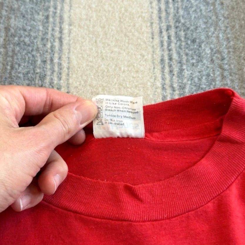 Hanes VINTAGE Wisconsin Badgers T-Shirt Large Red Hanes Short Sleeve Men 80s 90s College Sports University USA Made In USA Single Stitch Size US L / EU 52-54 / 3 - 4 Thumbnail