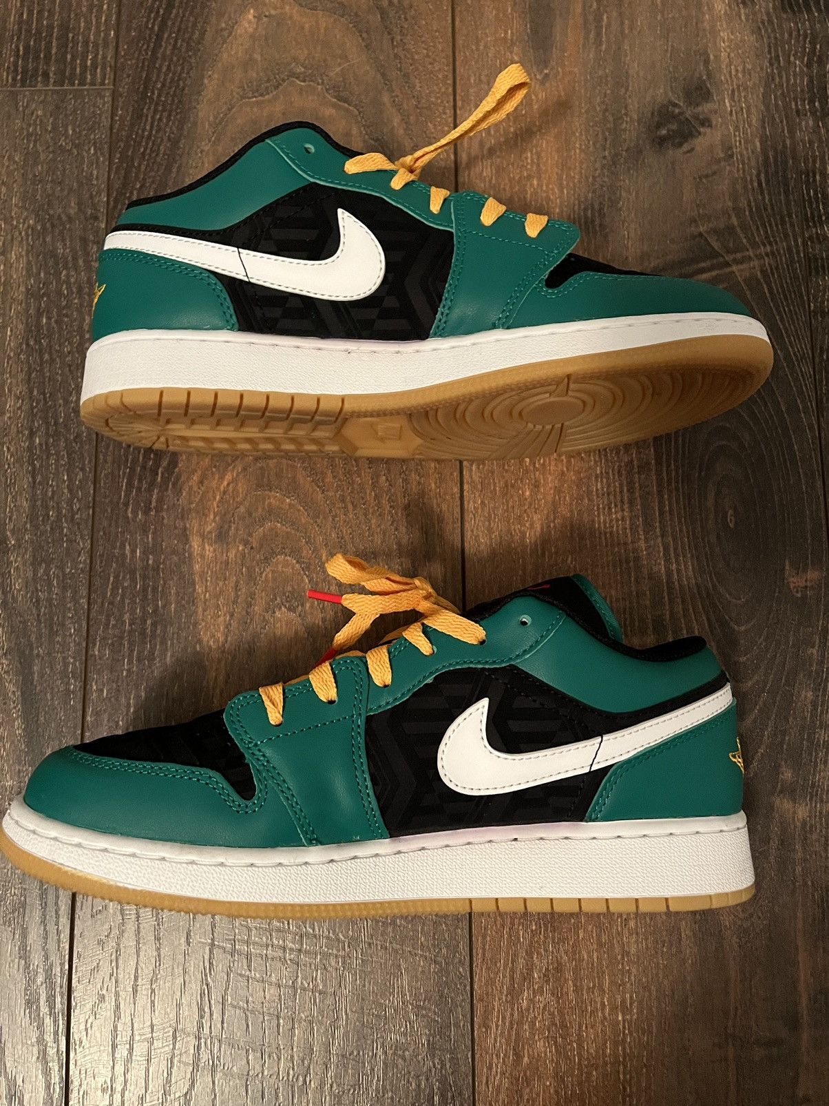 Air Jordan Low SE Holiday Special (2022)