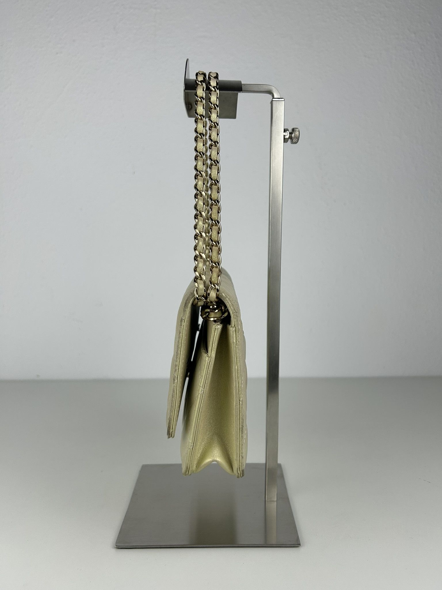 Chanel 2020 Chanel gold metallic matelasse wallet on chain Size ONE SIZE - 4 Thumbnail