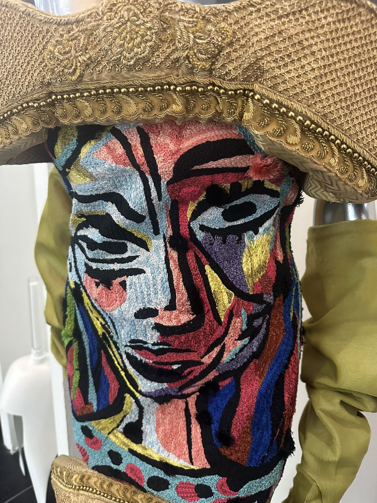 Jeremy Scott Mochino couture SS20 “Woman in a hat” by Jeremy Scott Size S / US 4 / IT 40 - 5 Thumbnail