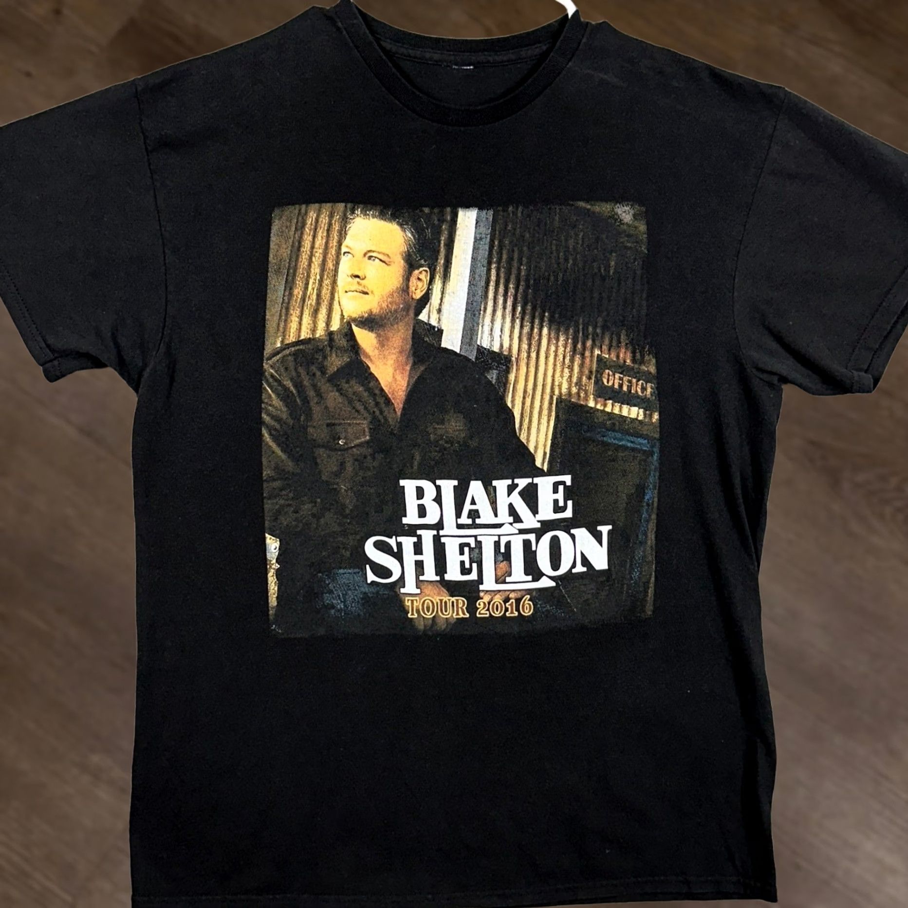 Delta Delta Mens T-Shirt Black Graphic Print Tour 2016 Blake Shelton RaeLynn EMSM Regular Crew Neck Short Sleeve Shirt Mens Size US M / EU 48-50 / 2 - 1 Thumbnail