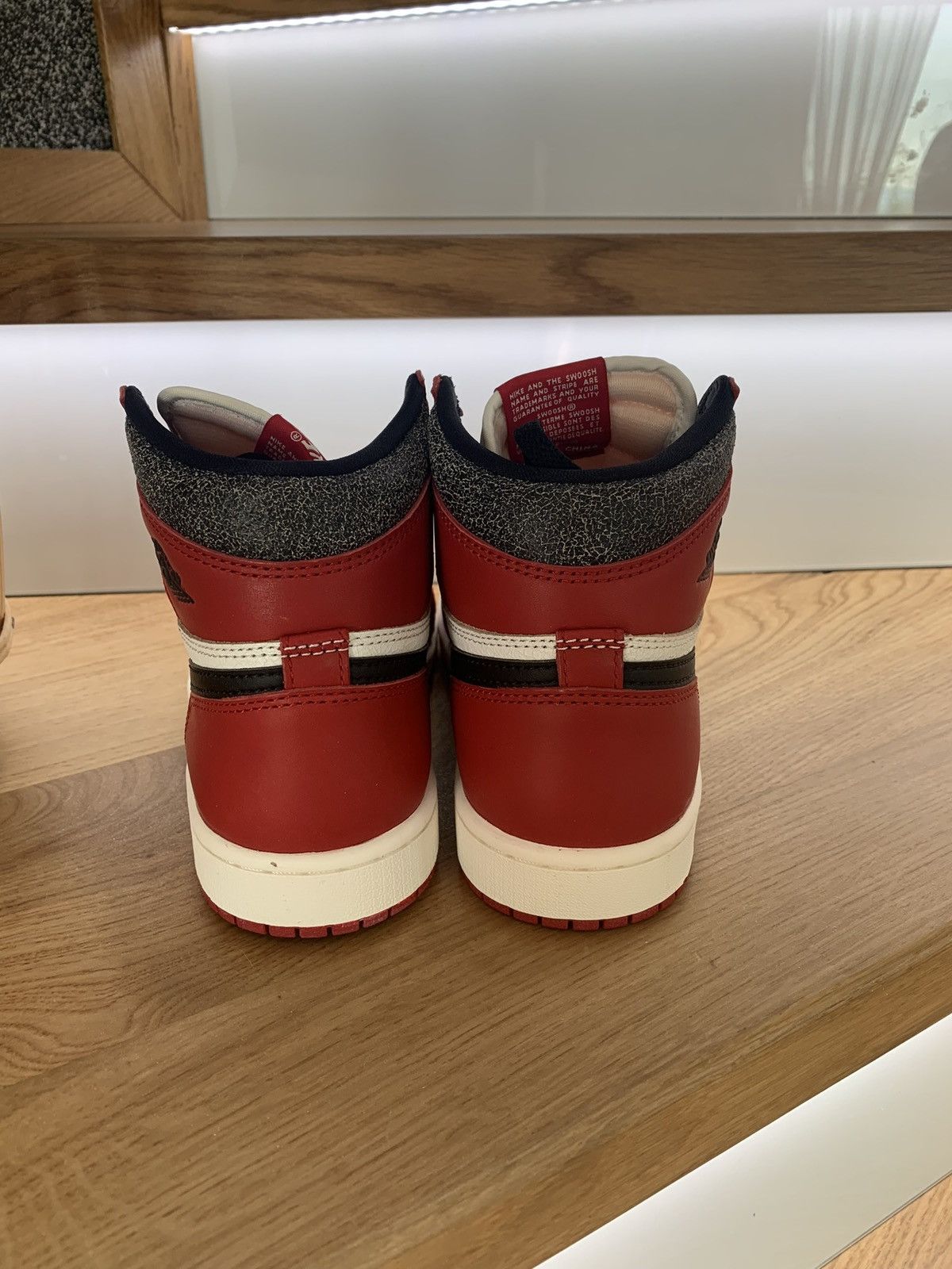 Nike Nike Air Jordan 1 Retro High Chicago Lost and Found Size US 6 / EU 39 - 8 Thumbnail