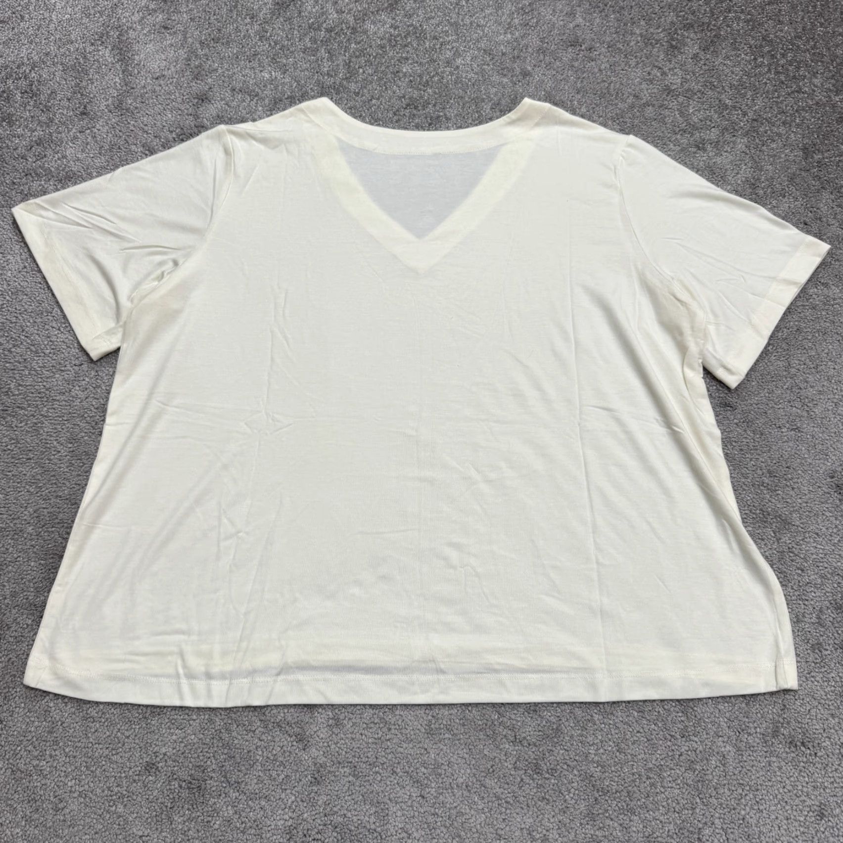 Essentials Betabrand T-Shirt Womens 2XL Ivory V-Neck Short Sleeve Casual Tee NWT Size XXL / US 16-18 / IT 52-54 - 2 Thumbnail