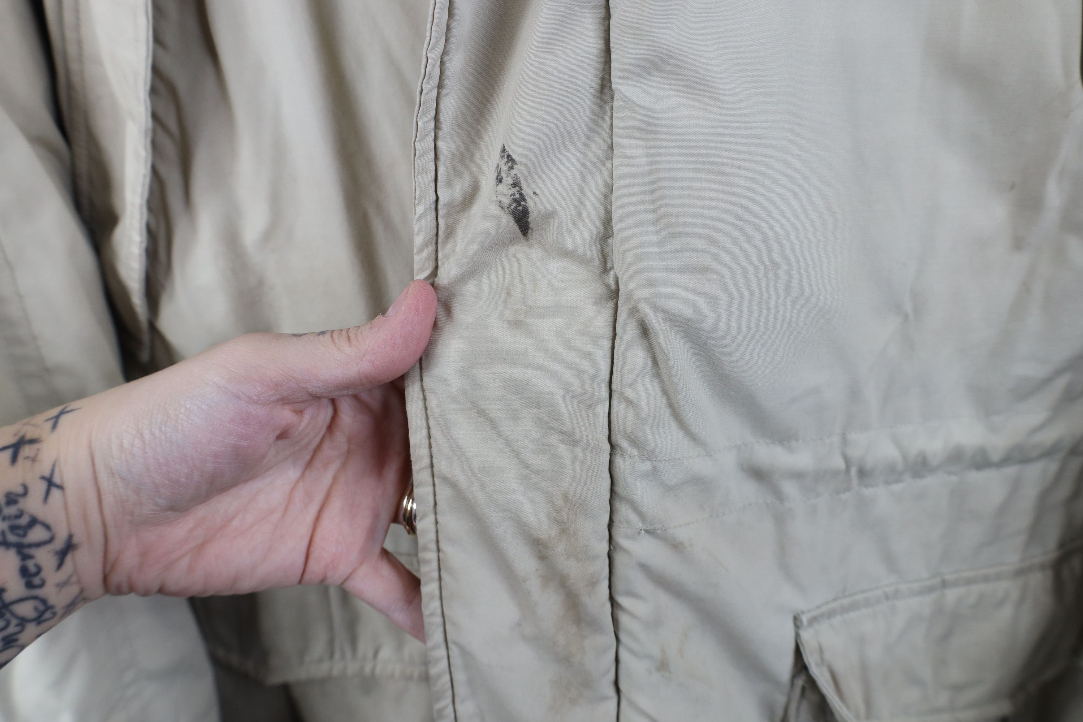 Vintage Vintage 90s Streetwear Down Insulated Puffer Jacket Beige Size US XL / EU 56 / 4 - 4 Thumbnail