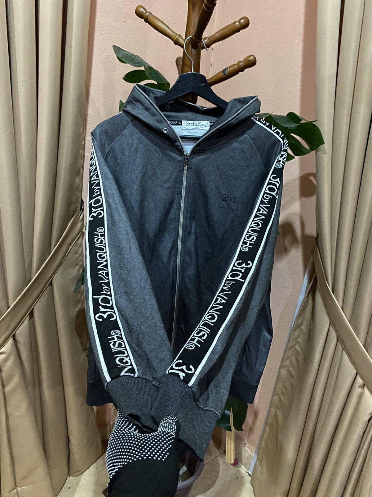Vanquish 3rd by Vanquish Grey Hoodie: Trendy Urban Streetwear Size US XL / EU 56 / 4 - 5 Thumbnail