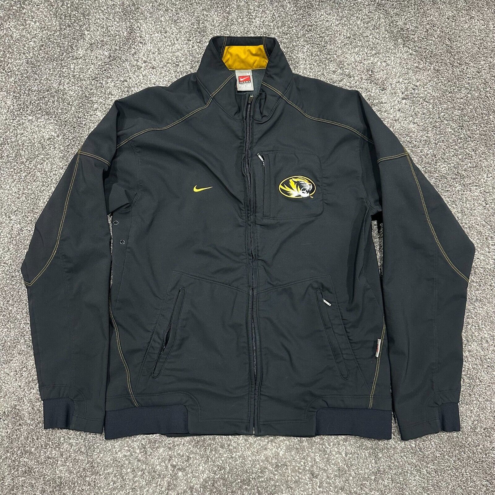 Nike Vtg Nike Missouri Tigers Hardshell Jacket Heavyweight Mens M Size US M / EU 48-50 / 2 - 1 Thumbnail