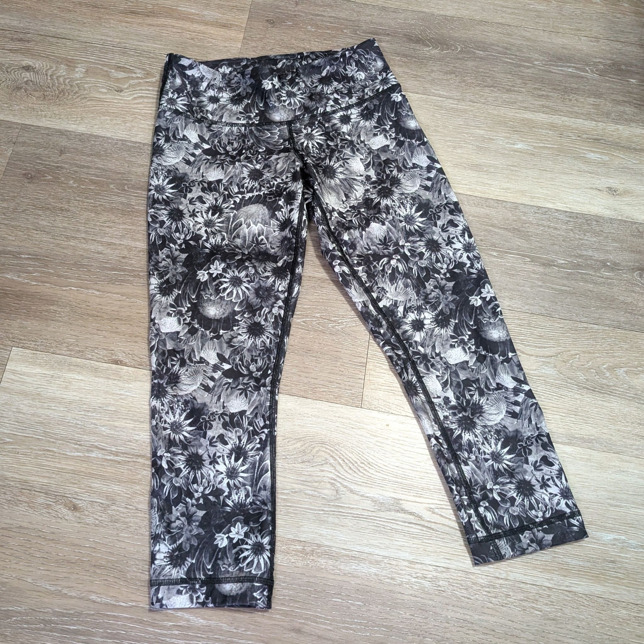 Lululemon Lululemon Flowabunga Wunder Under Crop Leggings Bottoms 4 Size 27" / US 4 / IT 40 - 1 Thumbnail