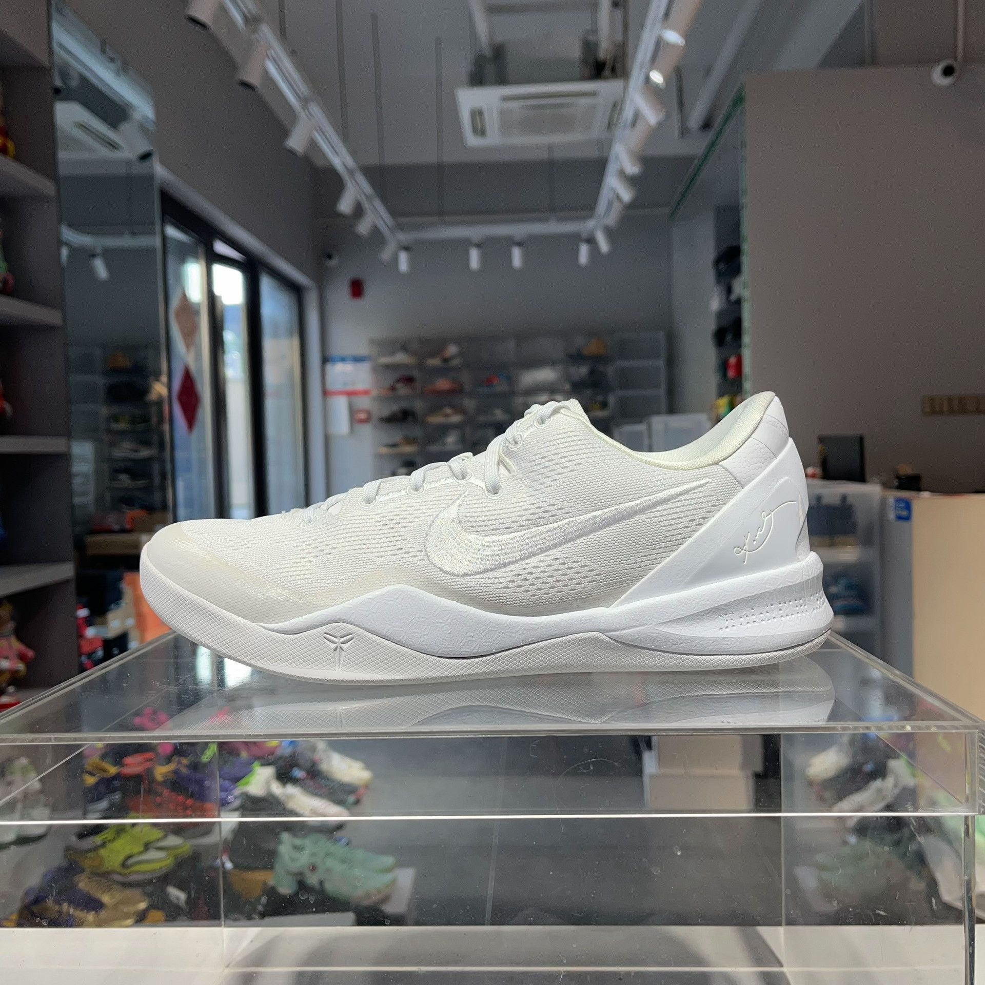 Nike Nike White Lowtop Sneakers 45 Men Size US 11.5 / EU 44-45 - 1 Thumbnail