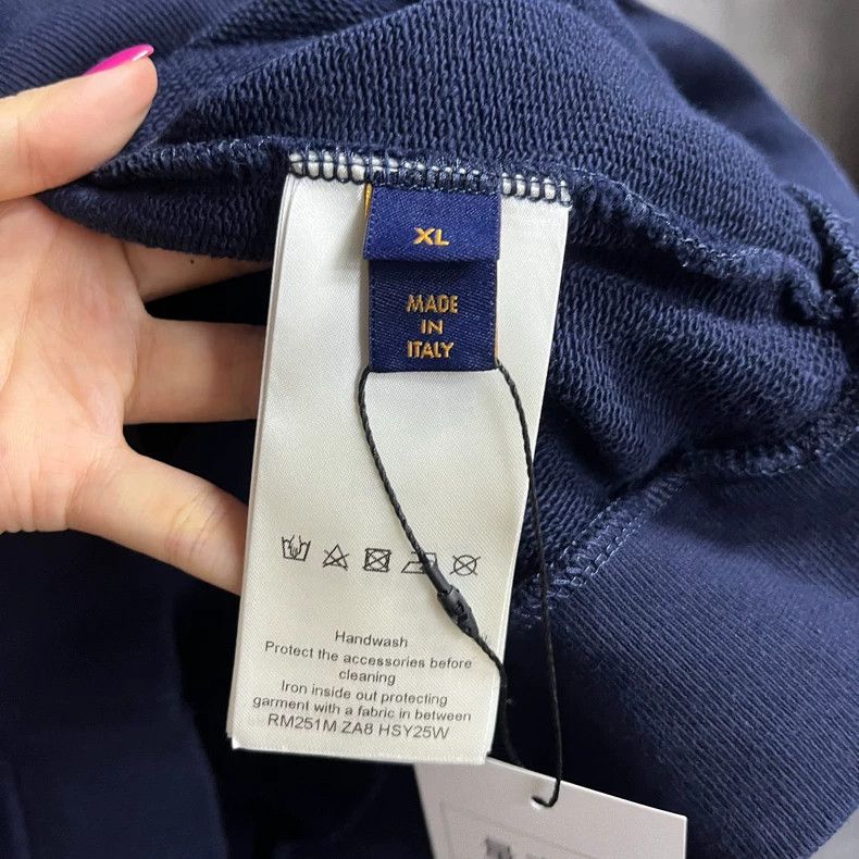 Louis Vuitton Louis Vuitton 24 Latest Dark Blue Solid Drawstring Hooded Size US XL / EU 56 / 4 - 3 Thumbnail