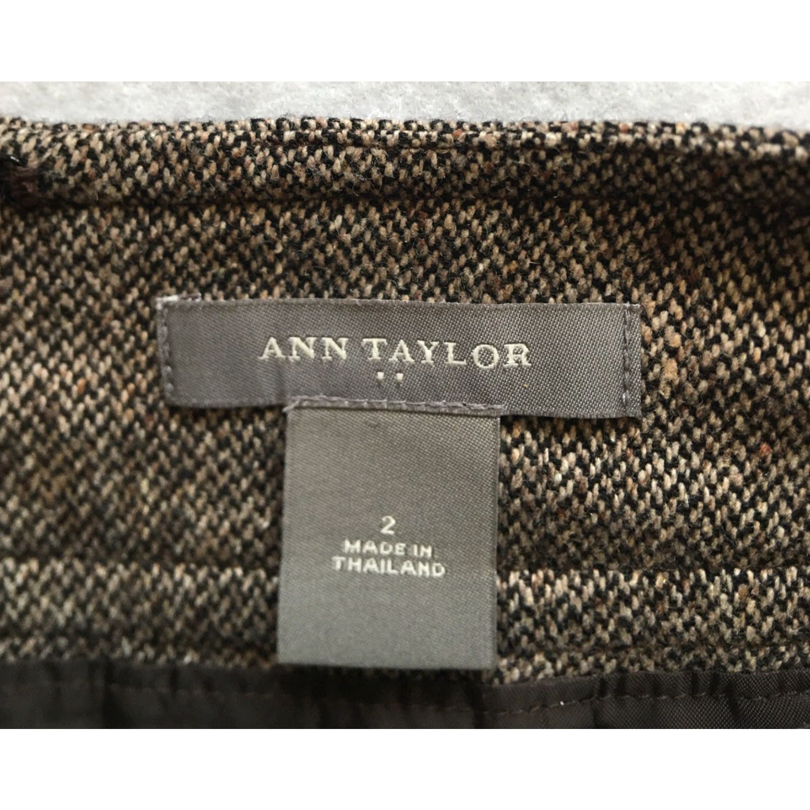 Ann Taylor Ann Taylor Skirt Womens Size 2 Brown Zip Closure Knee Length Slit Straight Pencil Style Dressy Casual Formal Mens? Size 26" / US 2 / IT 38 - 3 Thumbnail