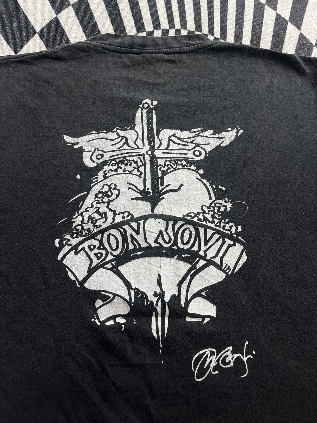 Band Tees Vintage BON JOVI Heart and Dagger 90’s Band tshirt Size US XL / EU 56 / 4 - 10 Thumbnail